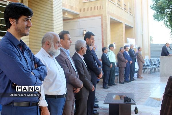 بزرگداشت پدافند غیر عامل در دبیرستان پسرانه مصلحیان شهرستان بوشهر