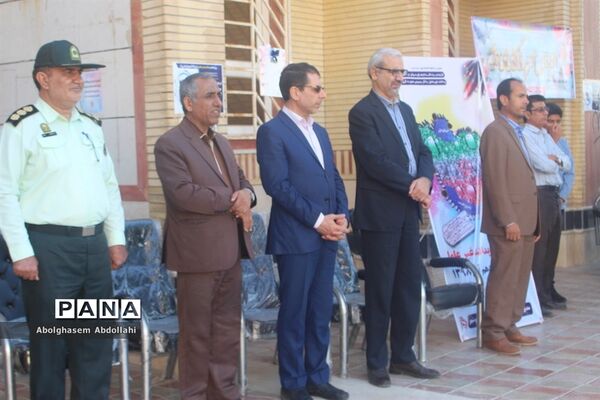 بزرگداشت پدافند غیر عامل در دبیرستان پسرانه مصلحیان شهرستان بوشهر