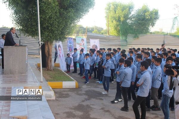 بزرگداشت پدافند غیر عامل در دبیرستان پسرانه مصلحیان شهرستان بوشهر