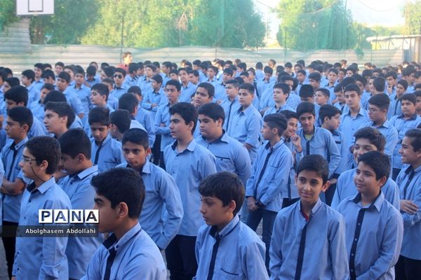 بزرگداشت پدافند غیر عامل در دبیرستان پسرانه مصلحیان شهرستان بوشهر