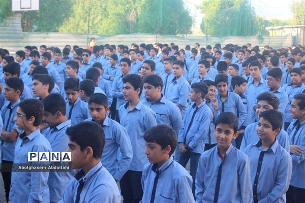 بزرگداشت پدافند غیر عامل در دبیرستان پسرانه مصلحیان شهرستان بوشهر