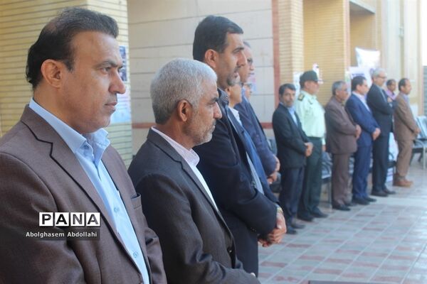بزرگداشت پدافند غیر عامل در دبیرستان پسرانه مصلحیان شهرستان بوشهر