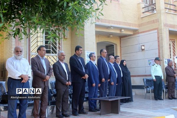 بزرگداشت پدافند غیر عامل در دبیرستان پسرانه مصلحیان شهرستان بوشهر