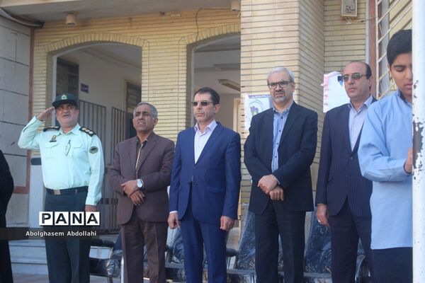 بزرگداشت پدافند غیر عامل در دبیرستان پسرانه مصلحیان شهرستان بوشهر