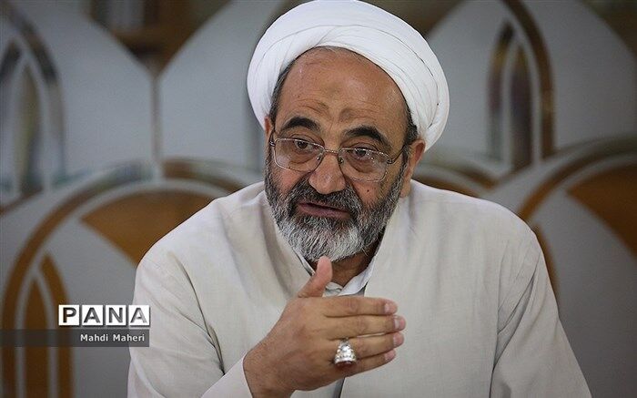 انتقاد رئیس سازمان پژوهش آموزش و وپرورش از وارد نشدن مضامین اسناد لانه جاسوسی به کتب درسی