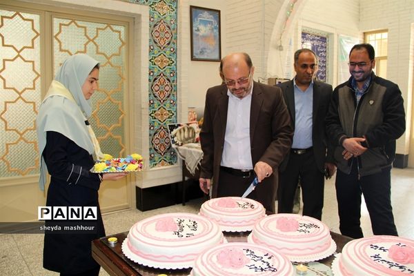 نواخته شدن زنگ استکبار ستیزی در مدارس شهرری