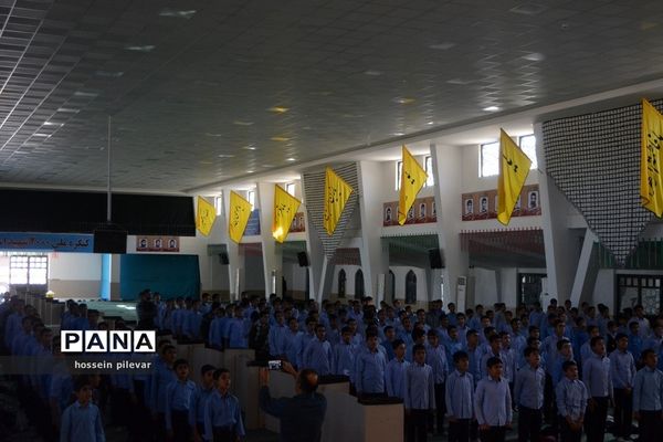 حضور دانش آموزان در حسینیه جماران برای تمرین سرود همگانی در راهپیمایی 13 آبان ماه
