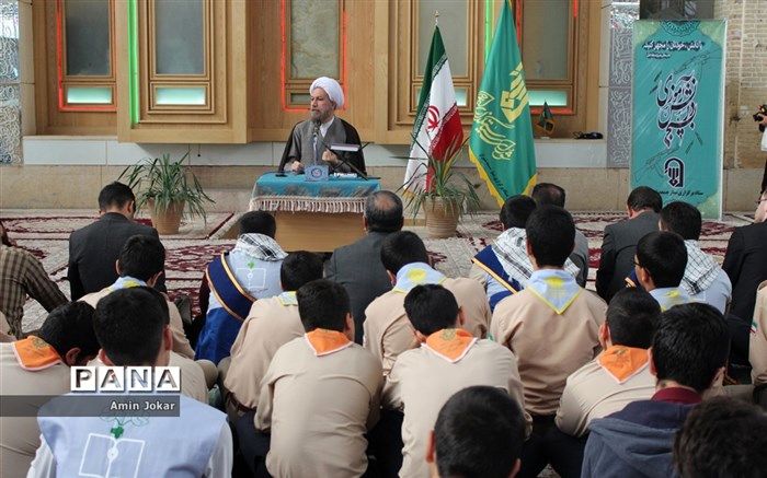 دکتر آیت اله دژکام: تشکیلات دانش‌آموزی  باید در صدد آموزش حقوق اساسی باشند