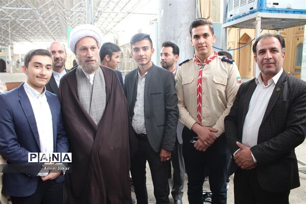 دیدار دانش آموزان نخبه و برگزیده کشوری فارس با نماینده ولی فقیه در استان فارس