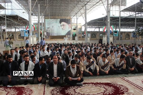 دیدار دانش آموزان نخبه و برگزیده کشوری فارس با نماینده ولی فقیه در استان فارس