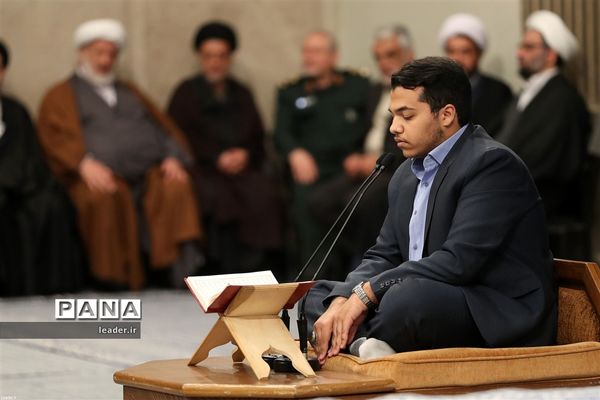 دیدار هزاران نفر از دانش‌آموزان و دانشجویان  با رهبر انقلاب اسلامی