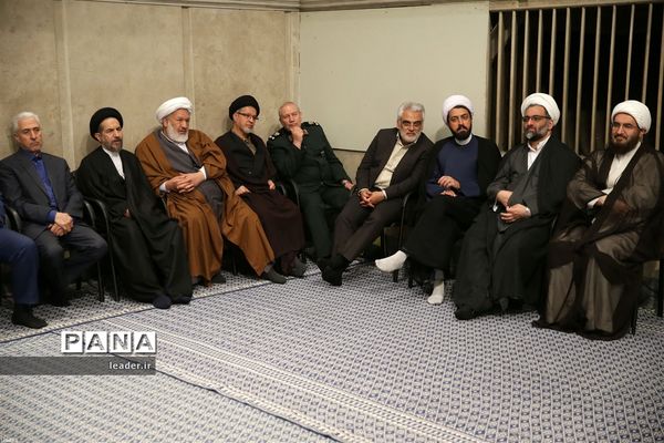 دیدار هزاران نفر از دانش‌آموزان و دانشجویان  با رهبر انقلاب اسلامی