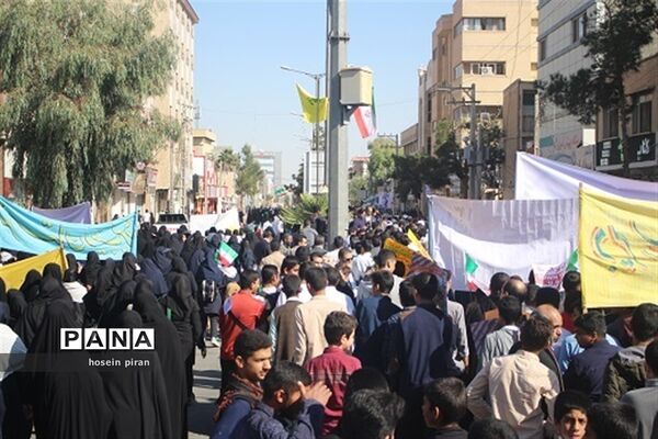 حضور پرشور دانش آموزان زاهدانی در راهپیمایی 13 آبان