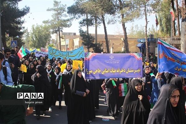حضور پرشور دانش آموزان زاهدانی در راهپیمایی 13 آبان