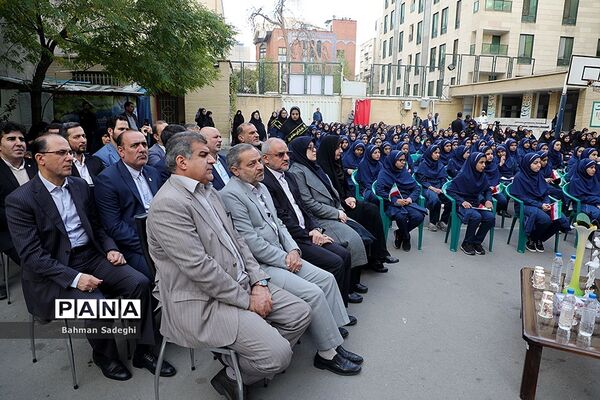 نواختن زنگ استکبار ستیزی  در مدارس