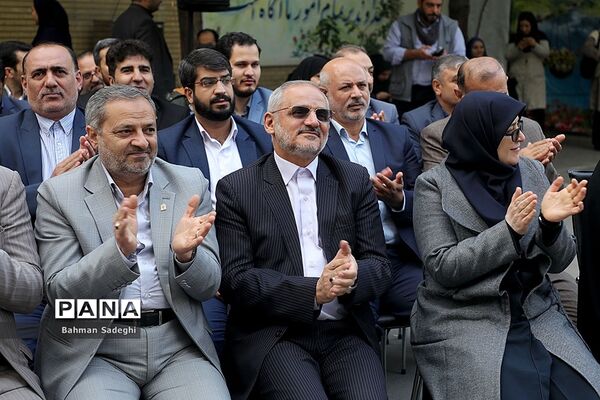 نواختن زنگ استکبار ستیزی  در مدارس