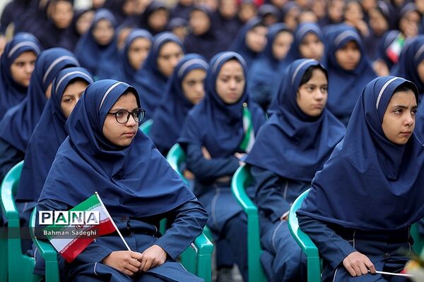نواختن زنگ استکبار ستیزی  در مدارس