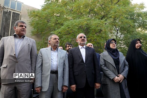 نواختن زنگ استکبار ستیزی  در مدارس