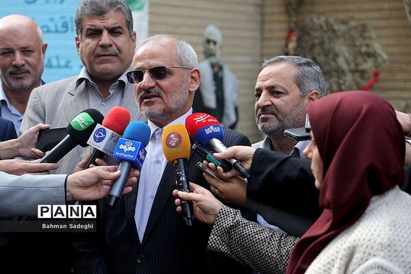 نواختن زنگ استکبار ستیزی  در مدارس