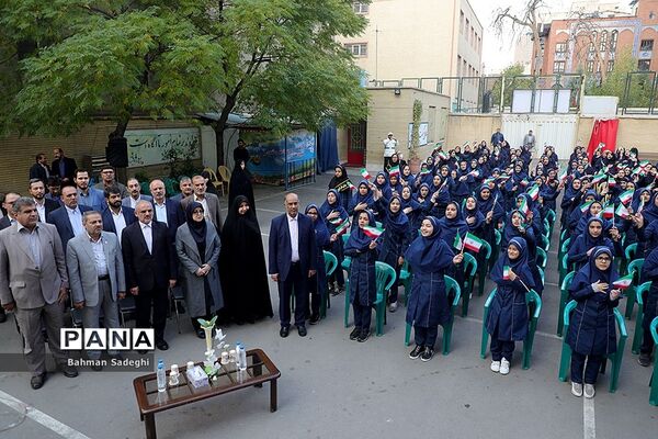نواختن زنگ استکبار ستیزی  در مدارس
