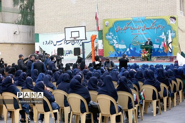 نواختن زنگ استکبار ستیزی  در مدارس