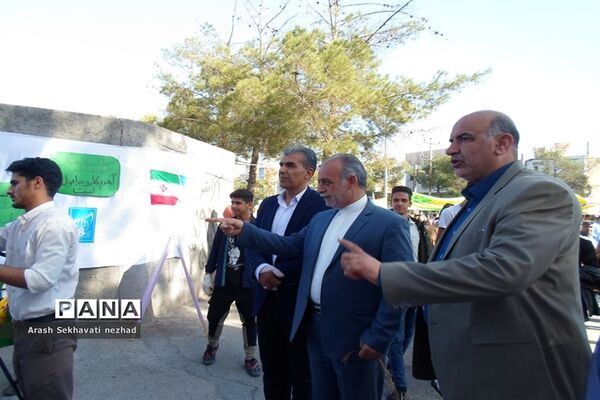 حضور پیشتازان  و فرهنگیان شهرستان بیرجند  در راهپیمایی 13 آبان