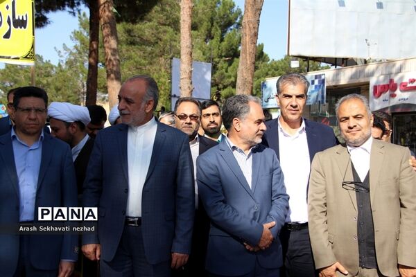 حضور پیشتازان  و فرهنگیان شهرستان بیرجند  در راهپیمایی 13 آبان