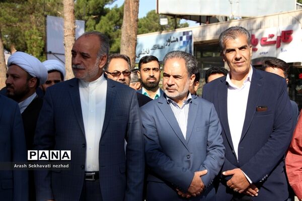 حضور پیشتازان  و فرهنگیان شهرستان بیرجند  در راهپیمایی 13 آبان