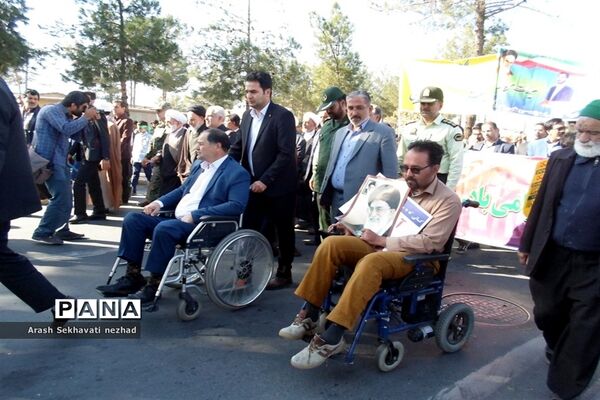 حضور پیشتازان  و فرهنگیان شهرستان بیرجند  در راهپیمایی 13 آبان