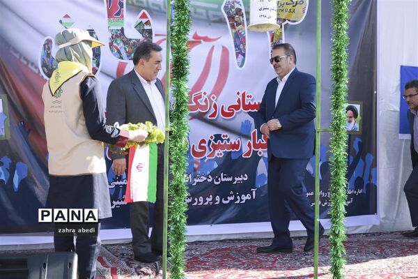نواخته شدن زنگ استکبارستیزی در مدارس فارس