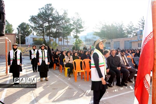 زنگ استکبار ستیزی در دبیرستان دخترانه عفاف بیرجند