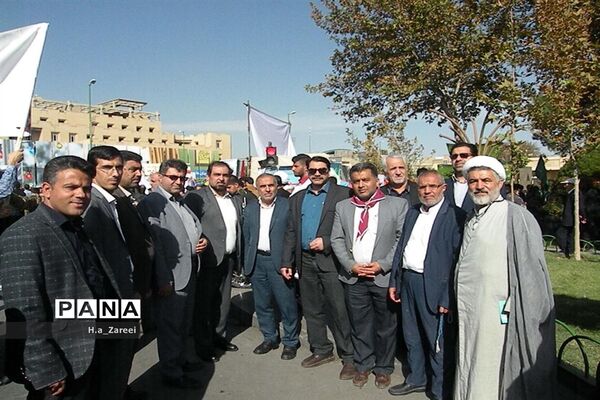 حضور مردم شریف اصفهان در راهپیمایی یوم الله 13 آبان