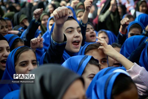 راهپیمایی یوم الله ۱۳ آبان در چهاردانگه