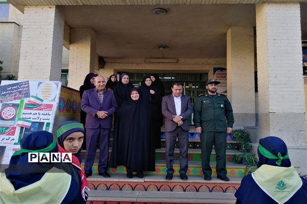 نواخته شدن زنگ استکبار ستیزی در هنرستان کیمیا ناحیه 4 شیراز