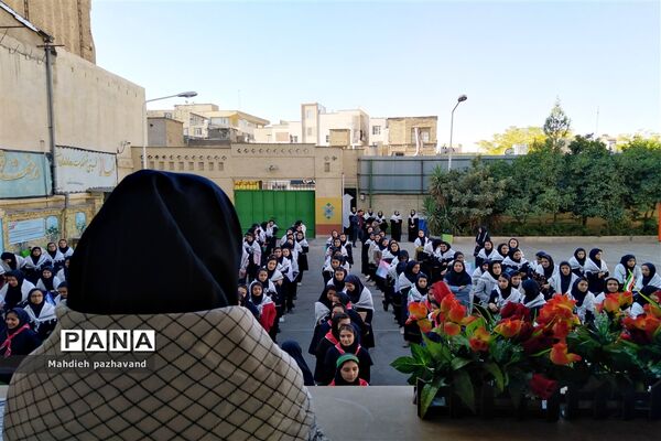 نواخته شدن زنگ استکبار ستیزی در هنرستان کیمیا ناحیه 4 شیراز