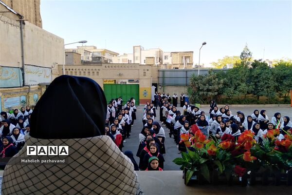 نواخته شدن زنگ استکبار ستیزی در هنرستان کیمیا ناحیه 4 شیراز