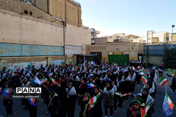 نواخته شدن زنگ استکبار ستیزی در هنرستان کیمیا ناحیه 4 شیراز