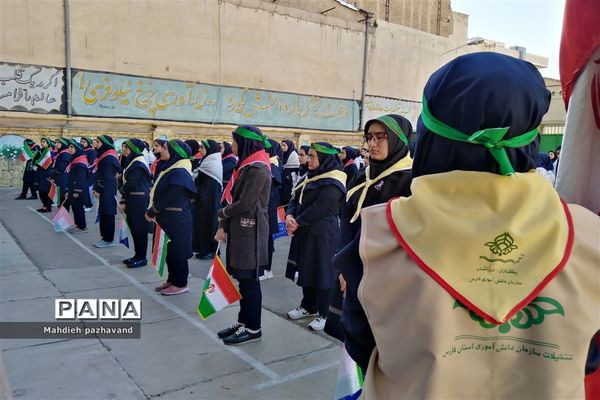 نواخته شدن زنگ استکبار ستیزی در هنرستان کیمیا ناحیه 4 شیراز