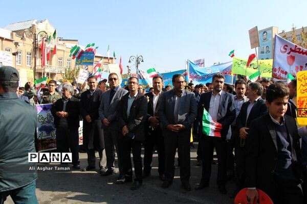 راهپیمایی مردم ارومیه به مناسبت 13 آبان