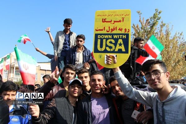 راهپیمایی مردم ارومیه به مناسبت 13 آبان