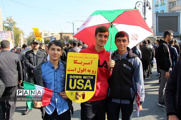 راهپیمایی مردم ارومیه به مناسبت 13 آبان