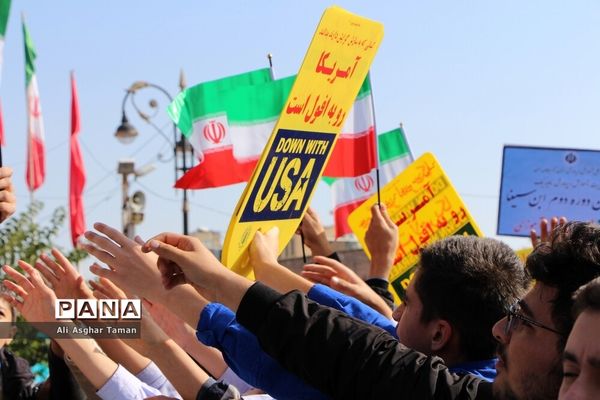 راهپیمایی مردم ارومیه به مناسبت 13 آبان