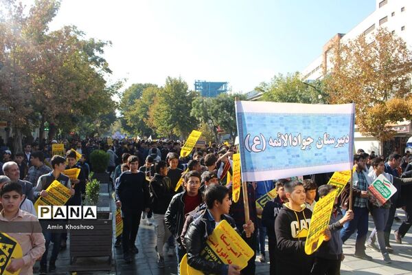 ١٣ آبان یک روز تاریخی برای مردم ایران