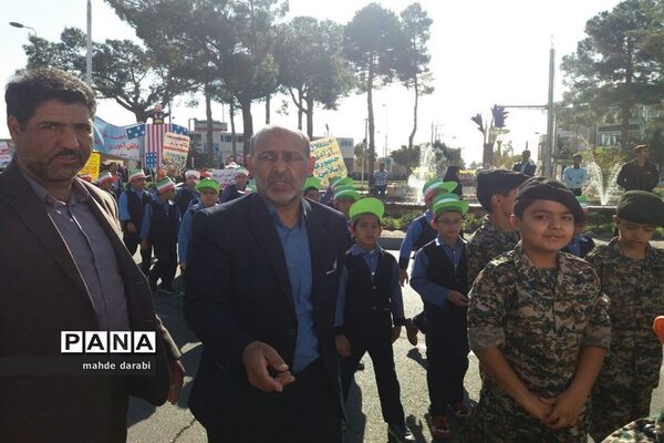 راهپیمایی روز ملی مبارزه با استکبار جهانی در فردوس