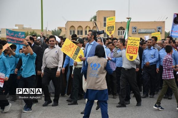 حضور پرشور دانش‌آموزان و فرهنگیان در راهپیمایی ۱۳ آبان شهرستان امیدیه