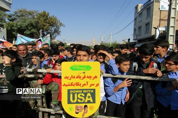 حضور پرشور دانش‌آموزان در راهپیمایی ١٣ آبان شهرستان نهاوند