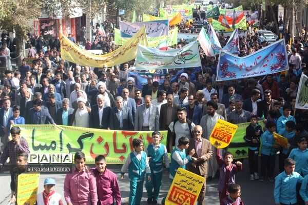 حضور پرشور دانش‌آموزان ابرکوه در راهپیمایی 13 آبان
