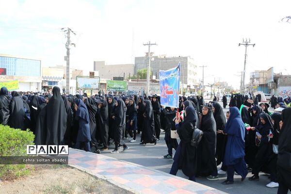 حضور پرشور دانش‌آموزان ایرانشهری در راهپیمایی 13 آبان
