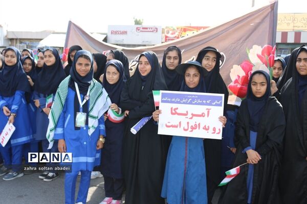 حضور پرشور دانش‌آموزان ایرانشهری در راهپیمایی 13 آبان