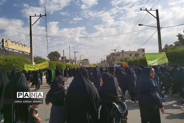 حضور پرشور دانش‌آموزان ایرانشهری در راهپیمایی 13 آبان